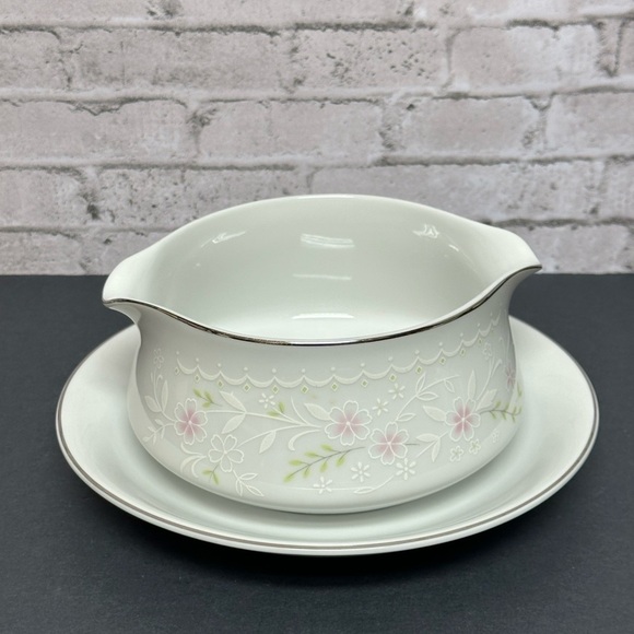 Salem China Spring Blossom Open Gravy Boat with Attached Bottom - Picture 5 of 8